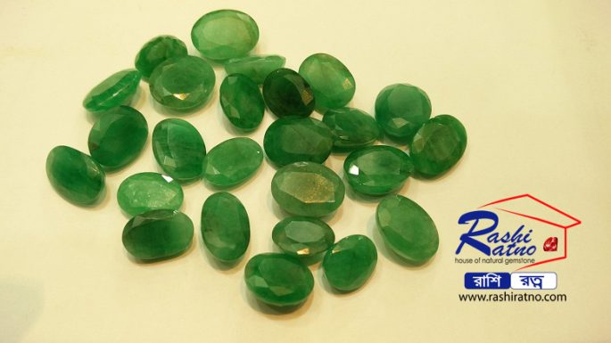 Brazil Green Emerald Stone (ব্রাজিলের সবুজ পান্না পাথর) - Image 3